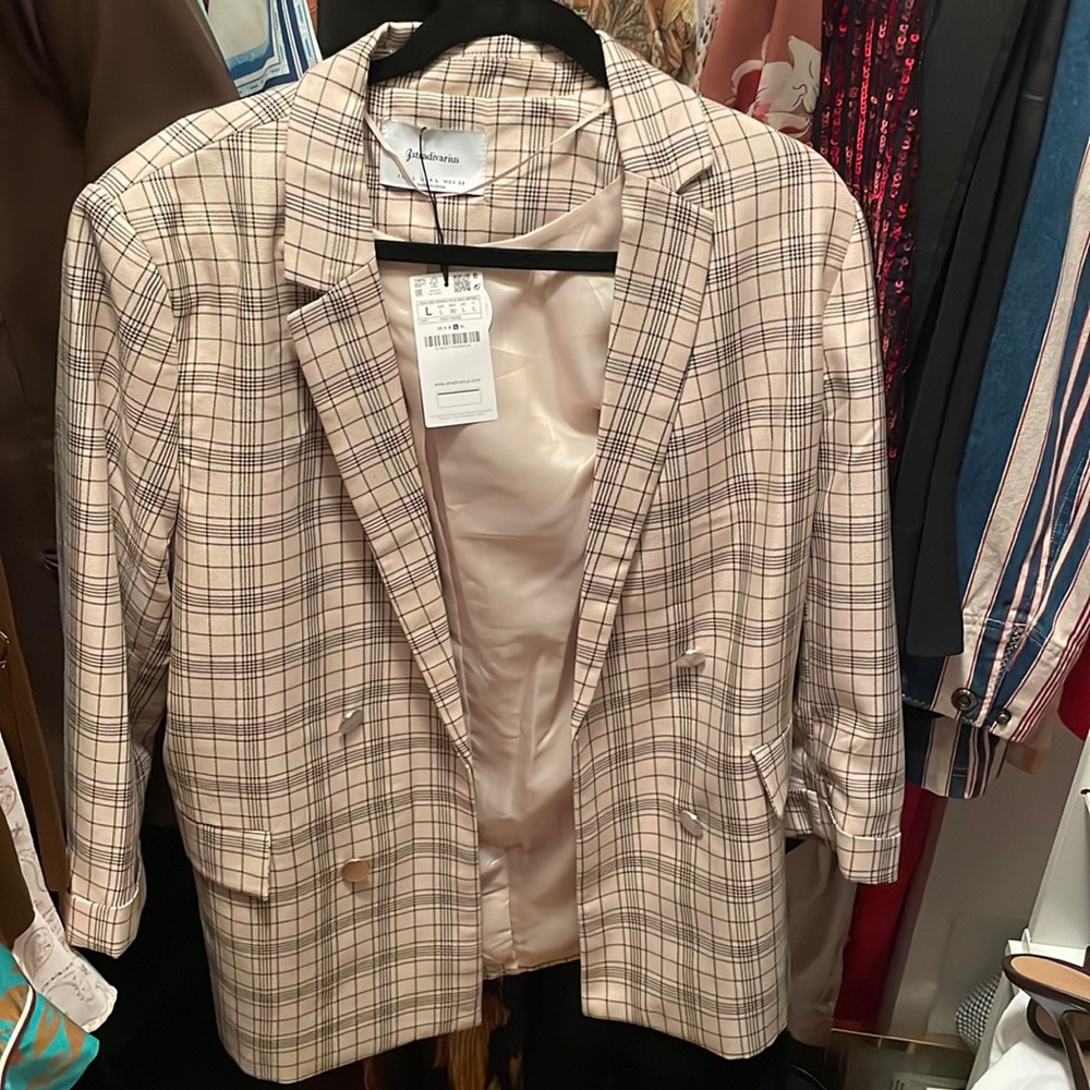 Stradivarius blazer ! So cool for a tank and jeans or for a tank and leggings!